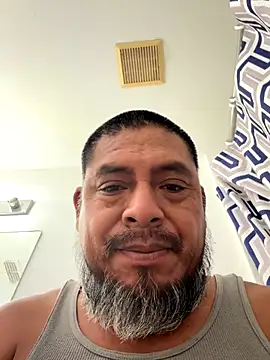 Snapshot of julio_p chatting on October 5, 4:49 am julio p online show from October 5, 4:49 am
