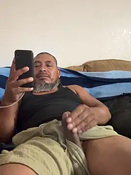 Snapshot of julio_p chatting on October 17, 3:32 am julio p online show from October 17, 3:32 am