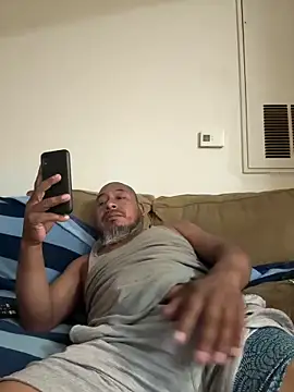 Snapshot of julio_p chatting on October 11, 4:05 am julio p online show from October 11, 4:05 am