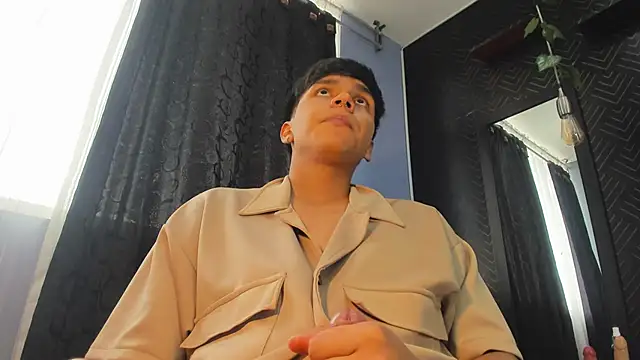 Snapshot of Thiago_Kozak chatting on October 17, 1:37 pm Thiago Kozak online show from October 17, 1:37 pm
