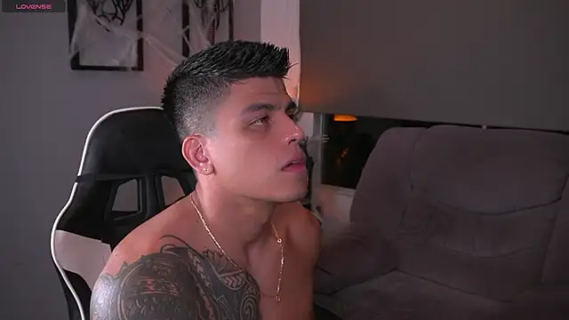 Snapshot of tyler_muscle1 chatting on October 11, 2:26 am tyler muscle1 online show from October 11, 2:26 am