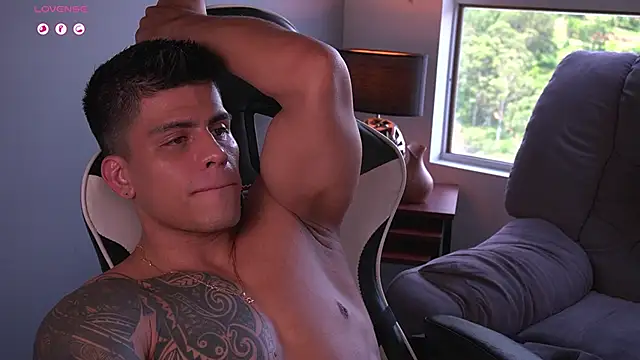 Snapshot of tyler_muscle1 chatting on September 21, 4:07 pm tyler muscle1 online show from September 21, 4:07 pm