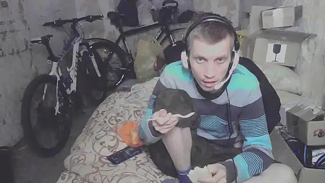 Snapshot of makarov1993 chatting on October 3, 5:23 am makarov1993 online show from October 3, 5:23 am