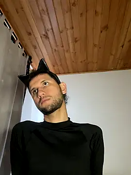 Michaell Spinelly online show from October 31, 8:45 pm