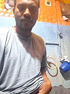 cutecouple1983 online show from December 4, 6:37 pm