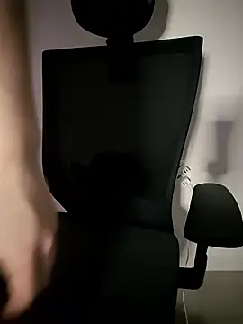 111owo111 online show from April 11, 3:37 pm