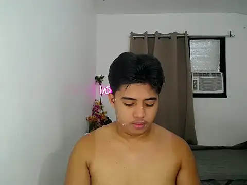 Hugecock2hundle intown online show from November 14, 1:34 pm