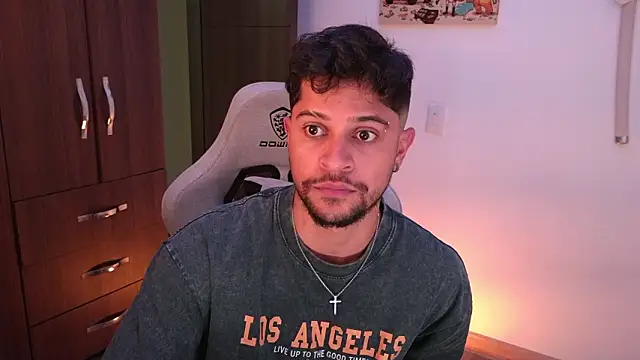 domsantiago  online show from February 3, 3:15 am