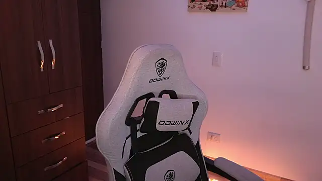 domsantiago  online show from February 16, 3:15 am