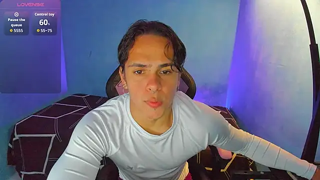 Snapshot of Maximiliano_scoott__ chatting on October 14, 6:04 pm Maximiliano scoott   online show from October 14, 6:04 pm