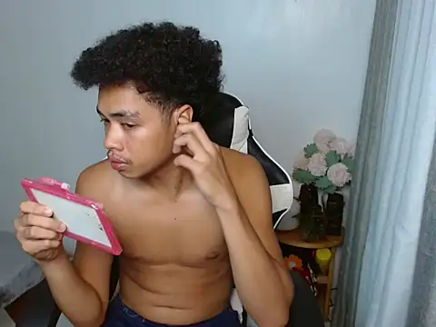 curlyasian njxx online show from April 6, 5:36 pm