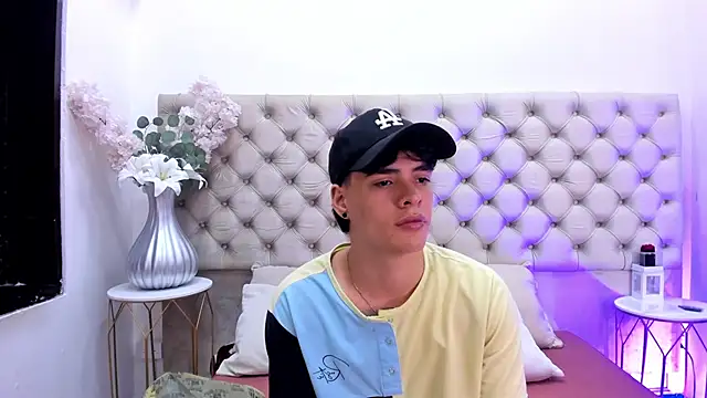 BenitoSaenz online show from October 21, 3:42 am