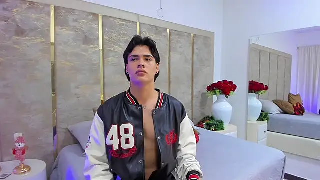 BenitoSaenz online show from December 22, 12:24 pm