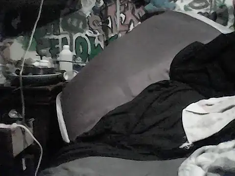 Twoslipperywhenwett online show from November 28, 2:37 am