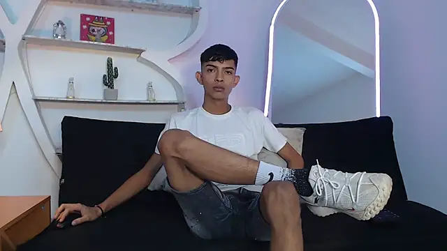 Snapshot of PRETTY_SEX1 chatting on October 3, 1:27 pm PRETTY SEX1 online show from October 3, 1:27 pm