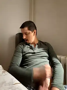 hugecock4u1990 online show from September 25, 1:15 am