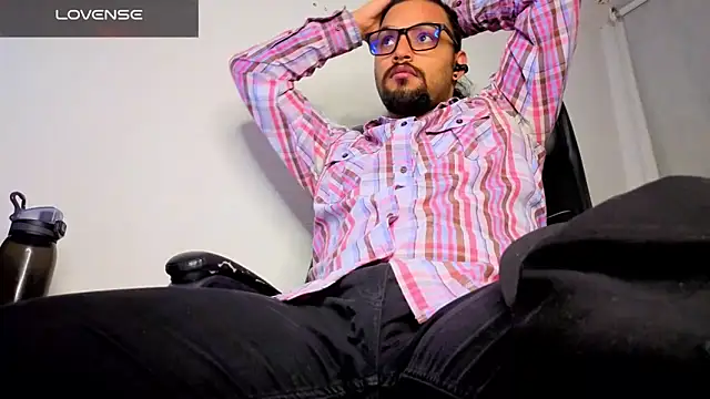 Ernesto-Rodriguez82 online show from March 11, 3:57 am