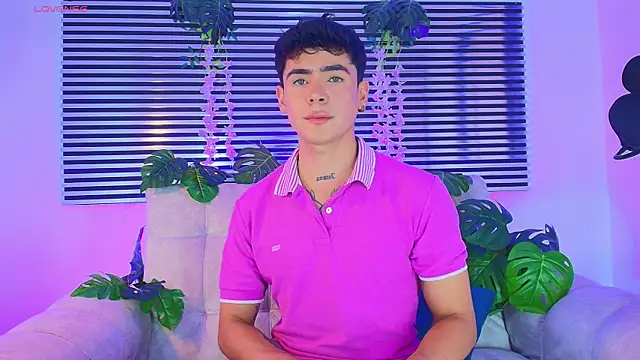 CamiiGuzmanX online show from June 10, 8:31 pm