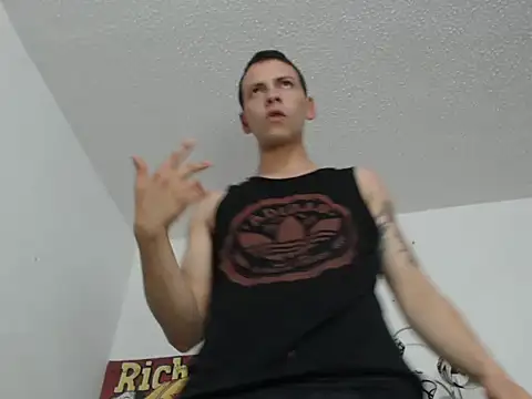 Snapshot of Thomasjons_ chatting on October 18, 2:49 am Thomasjons online show from October 18, 2:49 am