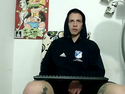 Snapshot of Thomasjons_ chatting on October 9, 1:10 am Thomasjons online show from October 9, 1:10 am