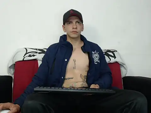Snapshot of Thomasjons_ chatting on October 11, 3:32 am Thomasjons online show from October 11, 3:32 am