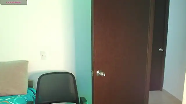 Snapshot of axel_davis_ chatting on October 12, 3:44 am axel davis online show from October 12, 3:44 am
