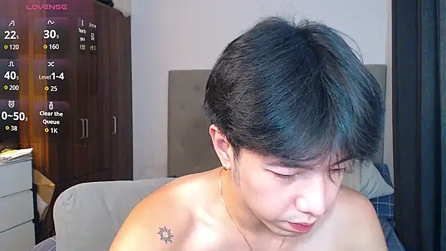 Snapshot of Addictiveboi chatting on October 11, 4:05 am Addictiveboi online show from October 11, 4:05 am