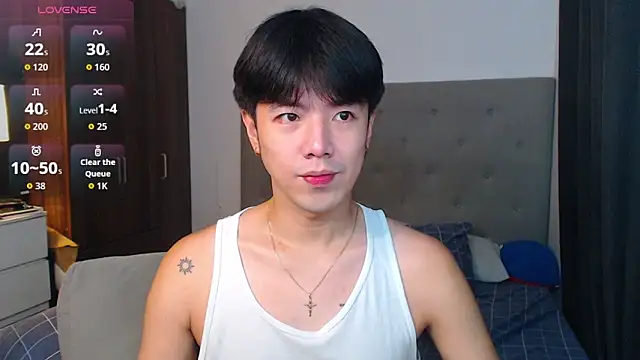 Snapshot of Addictiveboi chatting on October 8, 3:33 am Addictiveboi online show from October 8, 3:33 am