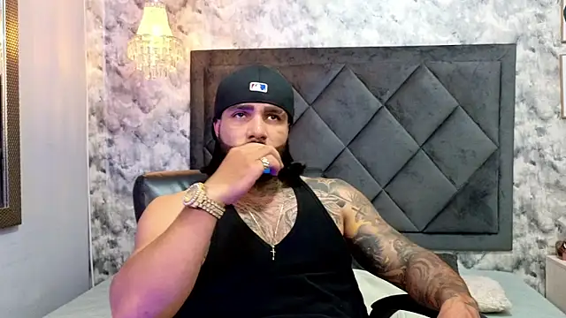 Snapshot of Apolo_rousse1 chatting on October 1, 12:25 am Apolo rousse1 online show from October 1, 12:25 am