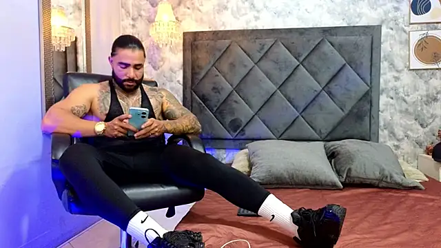 Snapshot of Apolo_rousse1 chatting on September 19, 11:04 pm Apolo rousse1 online show from September 19, 11:04 pm