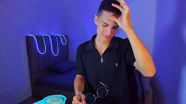 Matiius18 online show from July 24, 3:52 pm