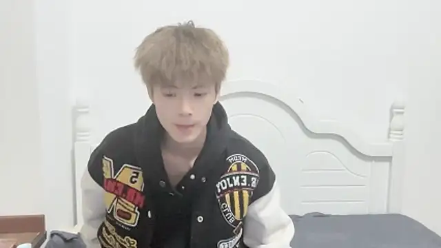 Snapshot of linger2563 chatting on October 26, 1:35 pm linger2563 online show from October 26, 1:35 pm