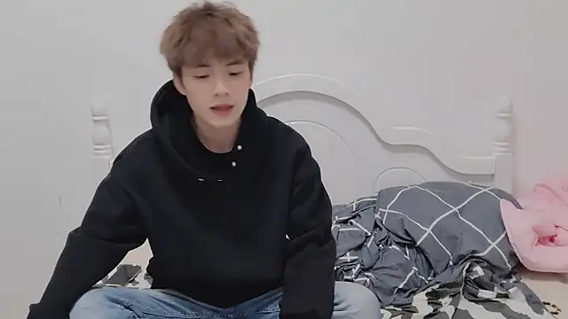 Snapshot of linger2563 chatting on October 14, 1:29 pm linger2563 online show from October 14, 1:29 pm