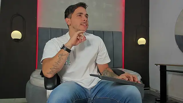 Liam walk  online show from April 23, 7:05 pm