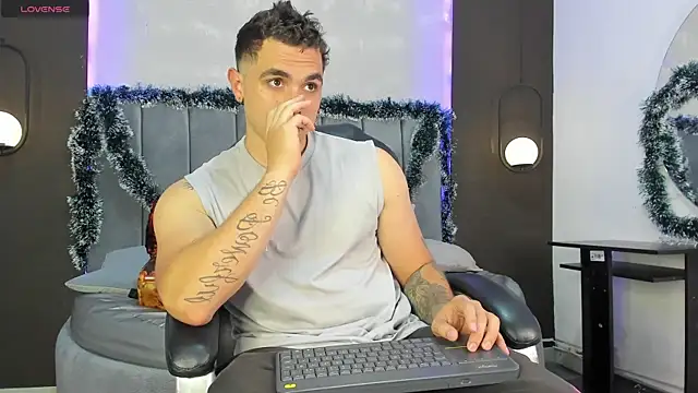 Liam walk  online show from November 21, 10:31 pm