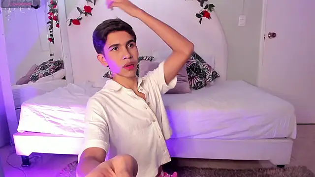 Snapshot of JoshuaSanzz chatting on October 1, 5:44 am JoshuaSanzz online show from October 1, 5:44 am
