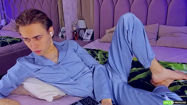 WilliamDyson online show from November 15, 4:14 am