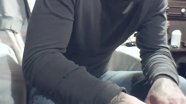 Luv2SuckBWC92 online show from January 15, 4:05 am