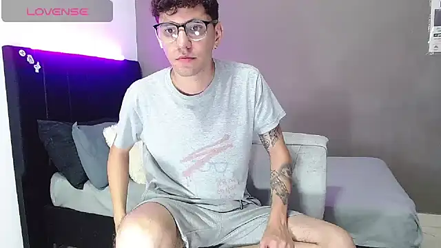 Matteo12  online show from March 13, 5:26 am