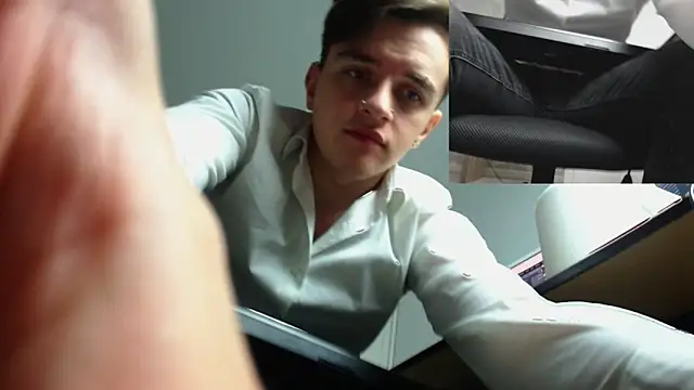 Snapshot of FelixStarkk chatting on October 18, 4:39 am FelixStarkk online show from October 18, 4:39 am
