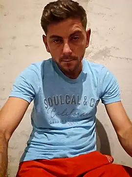 Snapshot of Alex-andru88 chatting on October 14, 9:00 pm Alex-andru88 online show from October 14, 9:00 pm