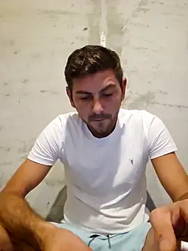 Snapshot of Alex-andru88 chatting on October 7, 2:43 pm Alex-andru88 online show from October 7, 2:43 pm