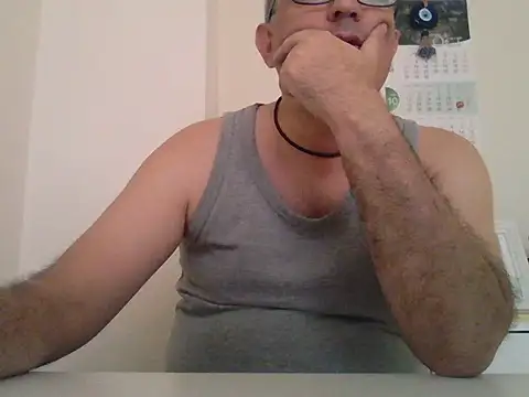 Snapshot of CELIK3577 chatting on October 15, 6:10 am CELIK3577 online show from October 15, 6:10 am