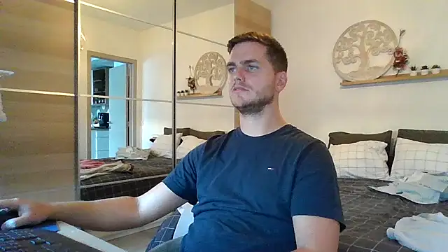 syl01 online show from September 30, 4:43 pm