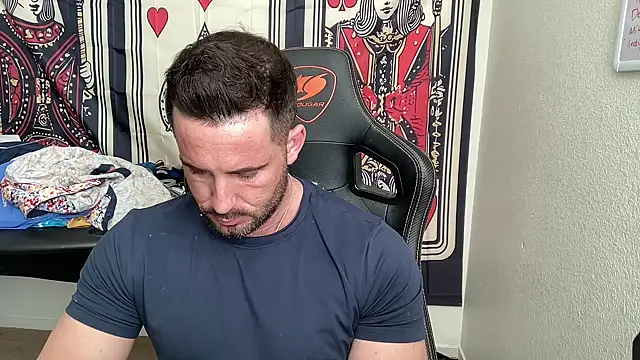 brettmycles28 online show from March 12, 3:42 pm