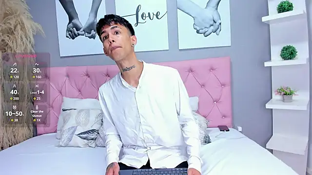 Snapshot of Thiago_twink chatting on September 22, 1:10 pm Thiago twink online show from September 22, 1:10 pm