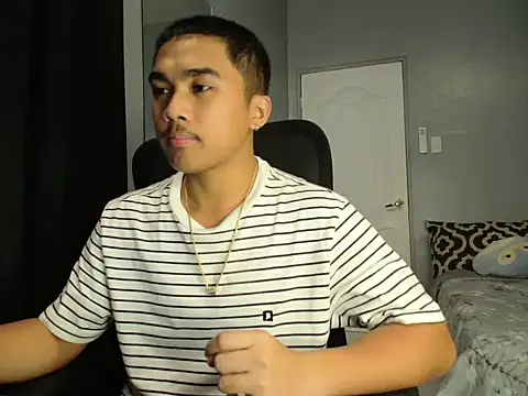 Snapshot of pinoyAdrianneXXX chatting on October 17, 11:36 am pinoyAdrianneXXX online show from October 17, 11:36 am