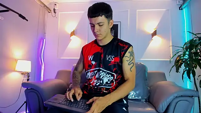 Leo santoro online show from April 24, 2:19 pm