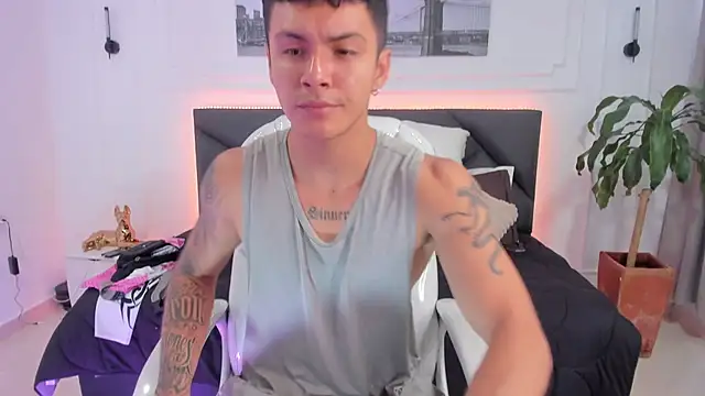 Leo santoro online show from November 3, 2:19 pm