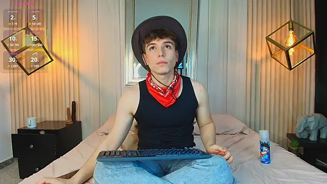 Snapshot of TaylerWhite chatting on October 11, 12:53 pm TaylerWhite online show from October 11, 12:53 pm
